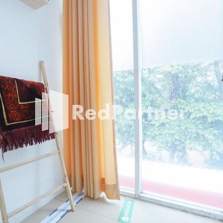 Eascot Hotel Mitra Reddoorz Jakarta Buitenkant foto