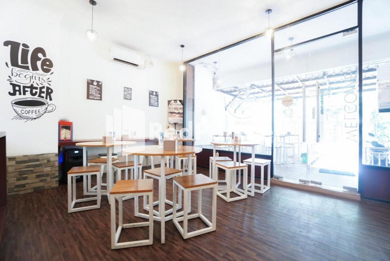 Eascot Hotel Mitra Reddoorz Jakarta Buitenkant foto
