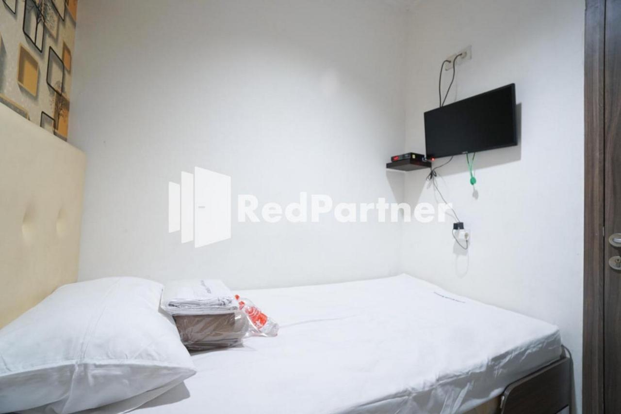 Eascot Hotel Mitra Reddoorz Jakarta Buitenkant foto