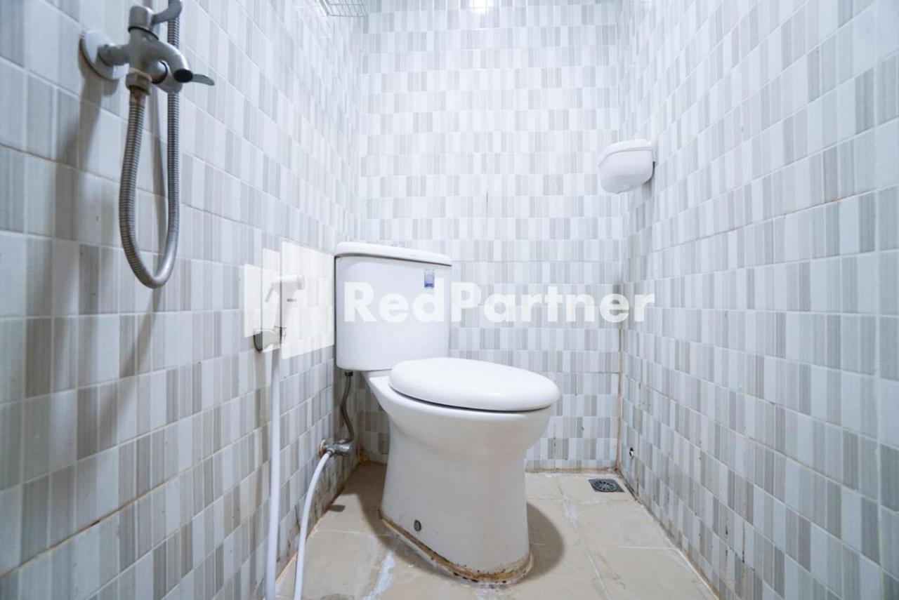 Eascot Hotel Mitra Reddoorz Jakarta Buitenkant foto