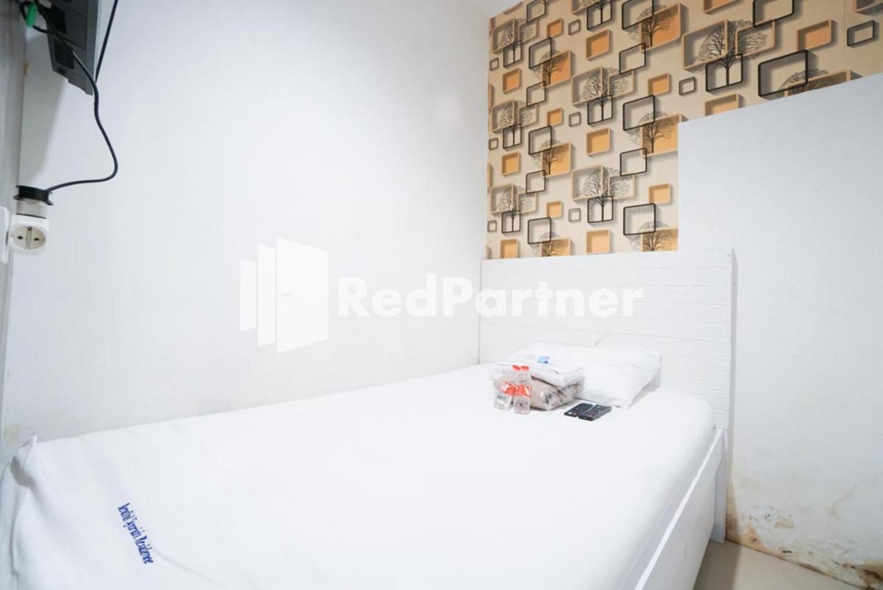 Eascot Hotel Mitra Reddoorz Jakarta Buitenkant foto