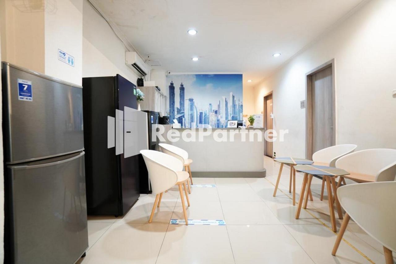 Eascot Hotel Mitra Reddoorz Jakarta Buitenkant foto