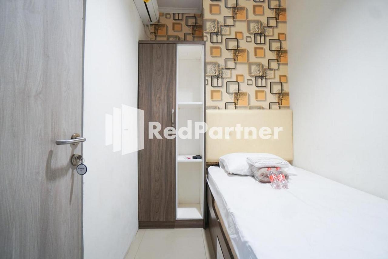 Eascot Hotel Mitra Reddoorz Jakarta Buitenkant foto
