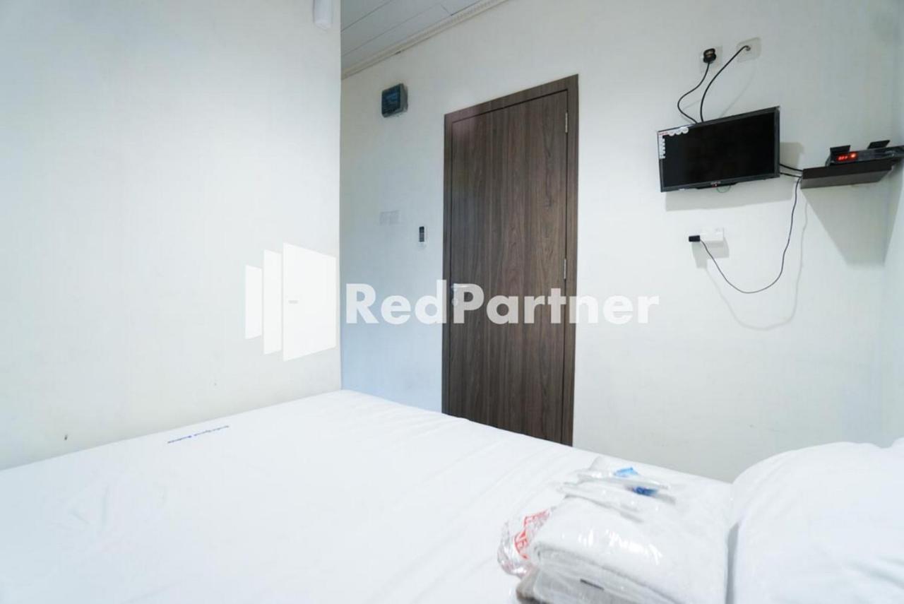 Eascot Hotel Mitra Reddoorz Jakarta Buitenkant foto