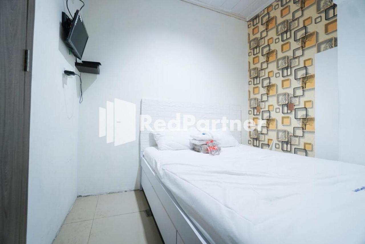 Eascot Hotel Mitra Reddoorz Jakarta Buitenkant foto