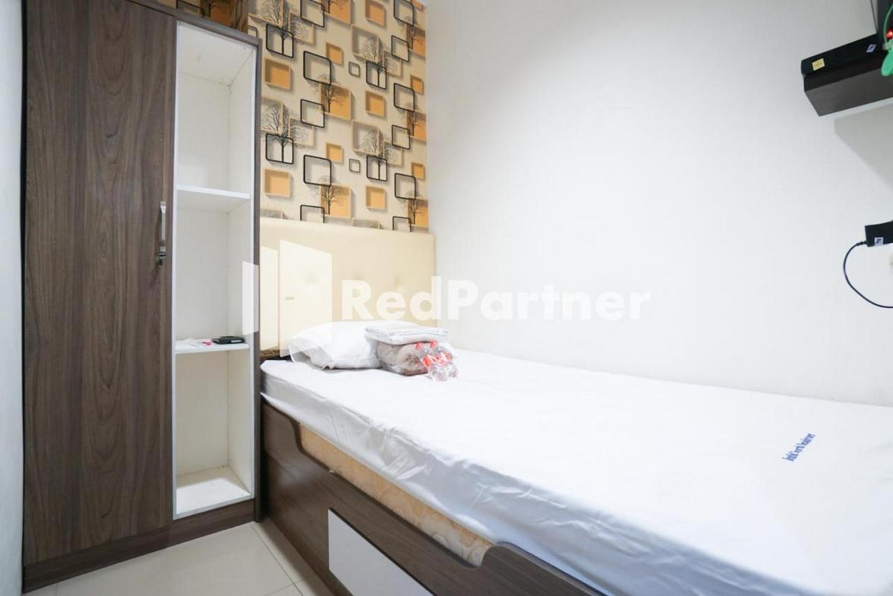 Eascot Hotel Mitra Reddoorz Jakarta Buitenkant foto