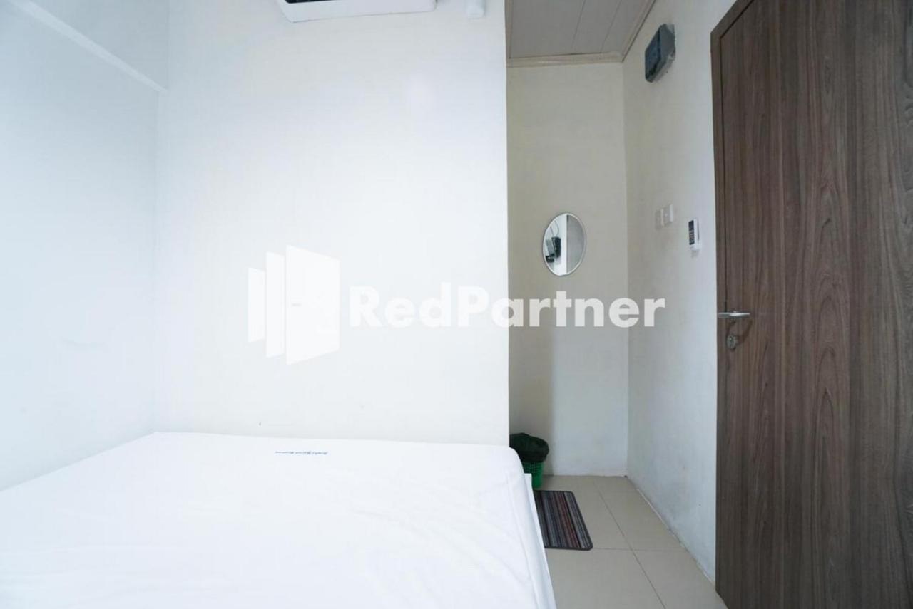 Eascot Hotel Mitra Reddoorz Jakarta Buitenkant foto